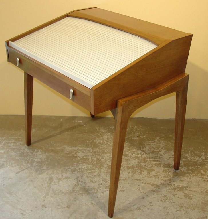 drexelprofiledesk.jpg