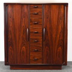 SOLD 9044 Dyrlund Chest of Drawers Dresser